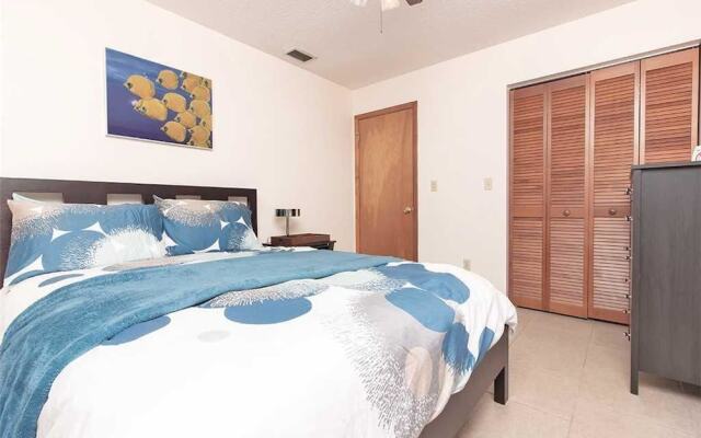 Blue Oasis - Three Bedroom Home