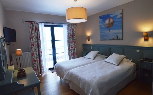 Modern Villa with Shared Pool Nearby Saint-Hubert