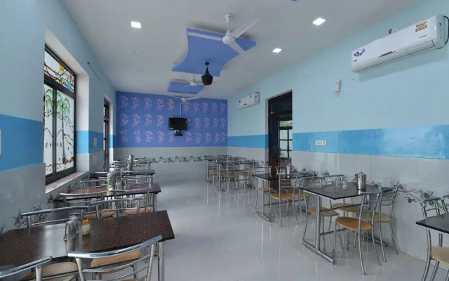 OYO 12505 Hotel MJ