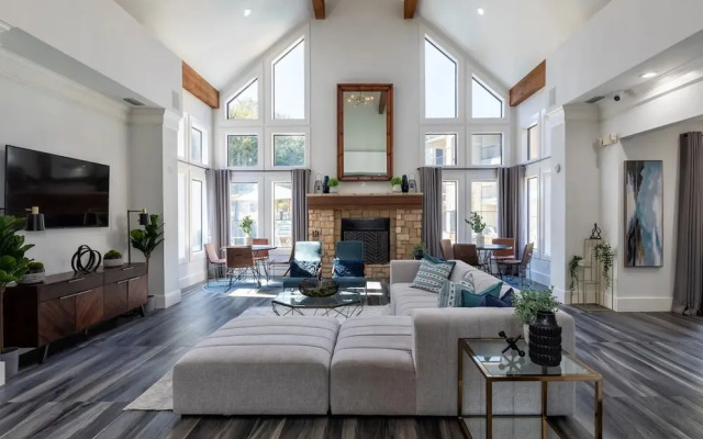 Landing Apartments - Lewisville