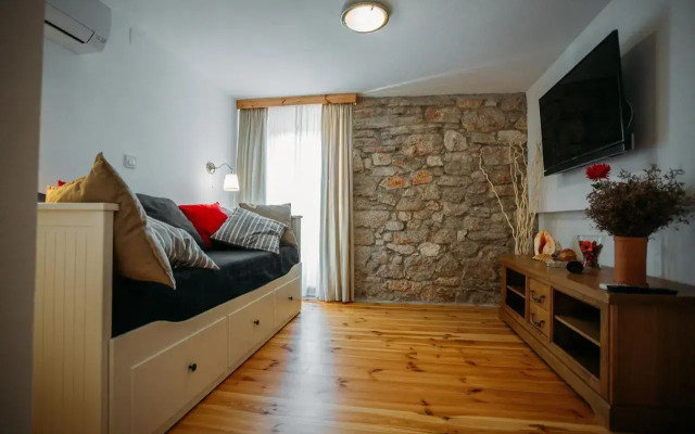 Old Stone House