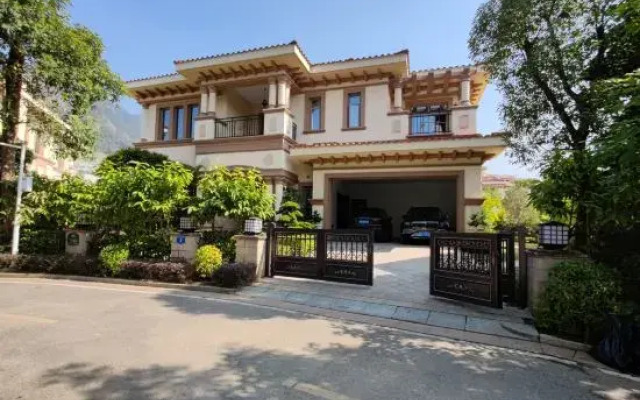 Splendid Xiangjiang Hot Spring Villa