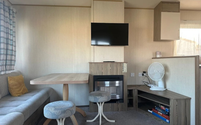 2br-sleeps6-wifi-freeparking-holidaypark