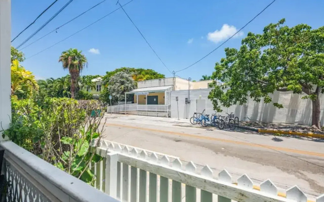 Sea Breeze by Brightwild Off-street Parking