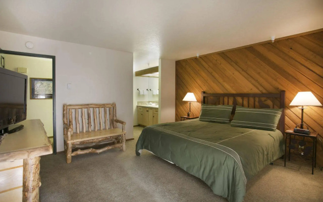 Aspen Creek by 101 Great Escapes