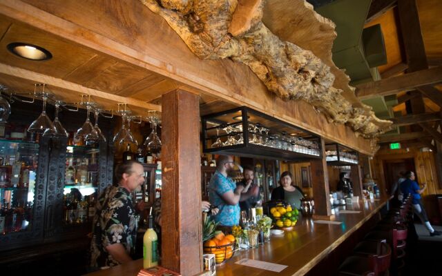 McMenamins Kalama Harbor Lodge