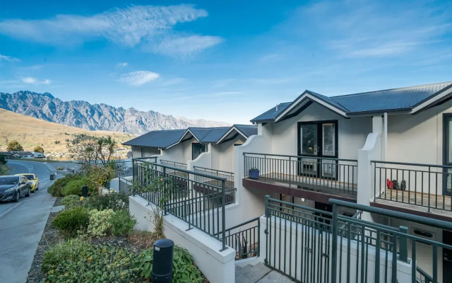 Modern 3 bedroom with stunning postcard views!