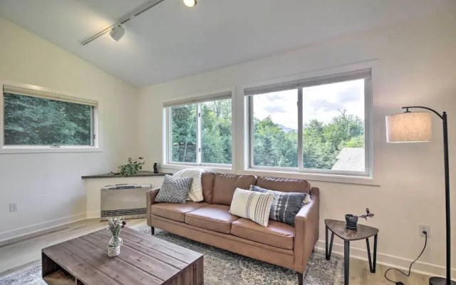 Airy & Bright Hideaway Near Smugglers' Notch!