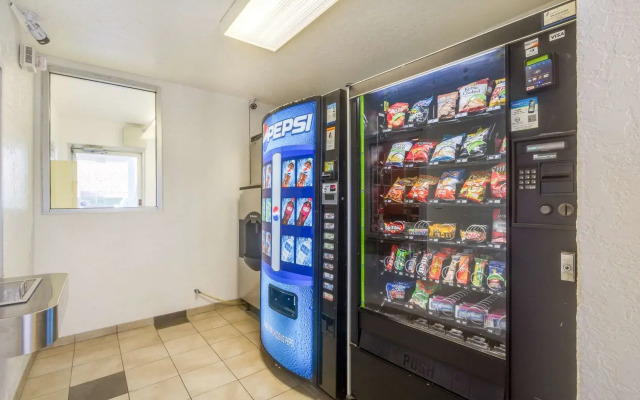 Motel 6 – Lakewood, CO