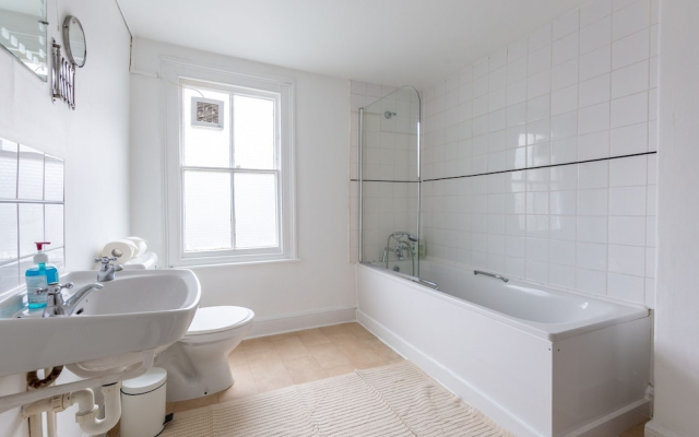 Spacious 3 Bedroom House With Garden - Hammersmith