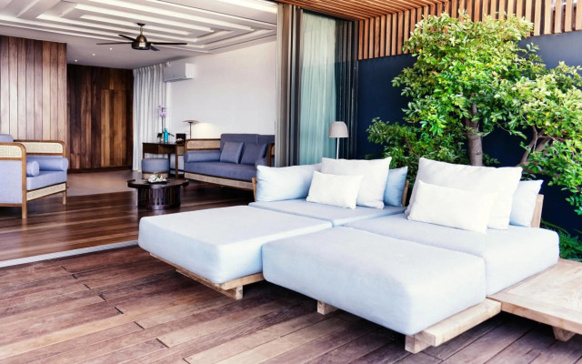 Blue Margouillat Seaview Hotel