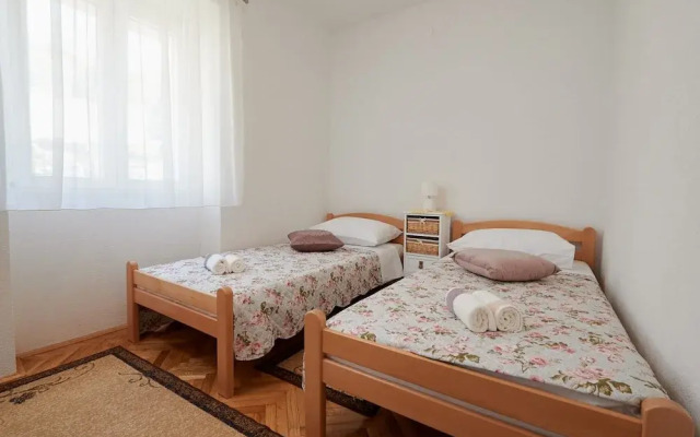 Cozy Downtown Trogir Apartment With Balcony