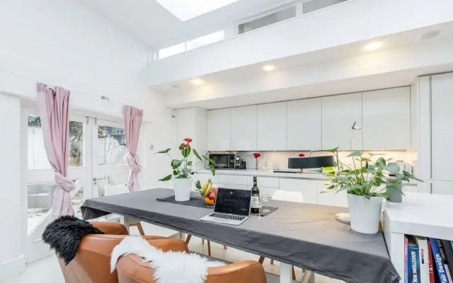Dashing Duplex Bond Apartment WOOD