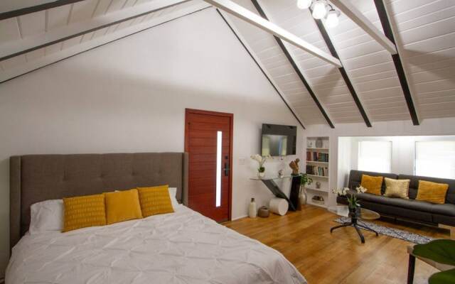 Dreamy Farmhouse In Studio City