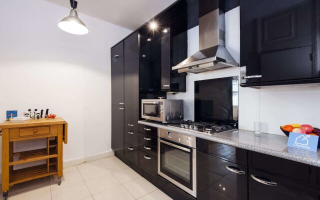 Spacious Cromwell Road Apartment - JSP