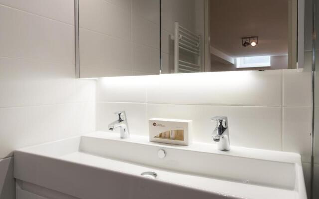 Clean and modern nassau canal apartment