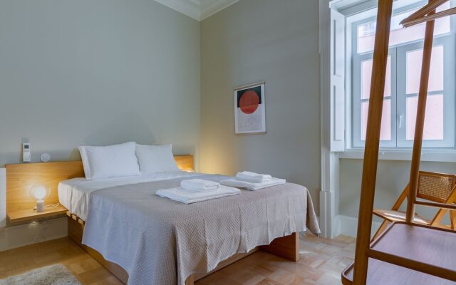 Pombaline Building V. Real Santo António