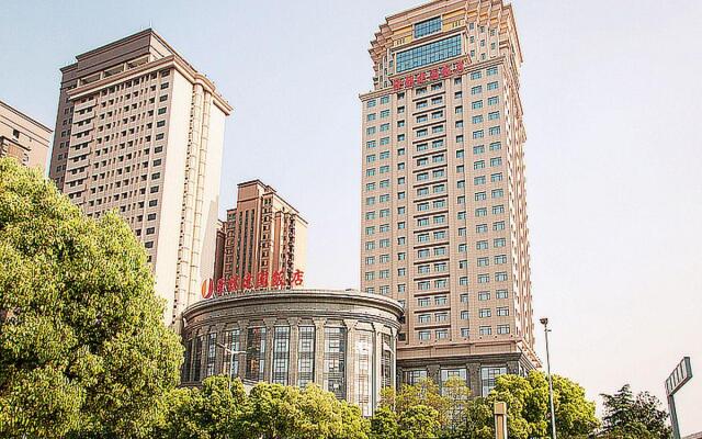 Longqi Jianguo Hotel