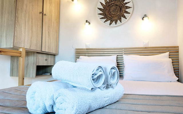 Del Sol Suites