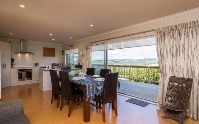 Driftwood Views - Mangawhai Heads Holiday Home