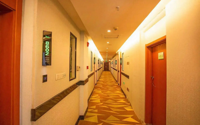 Vatica Jieshou City New Passenger Transport Center Hotel
