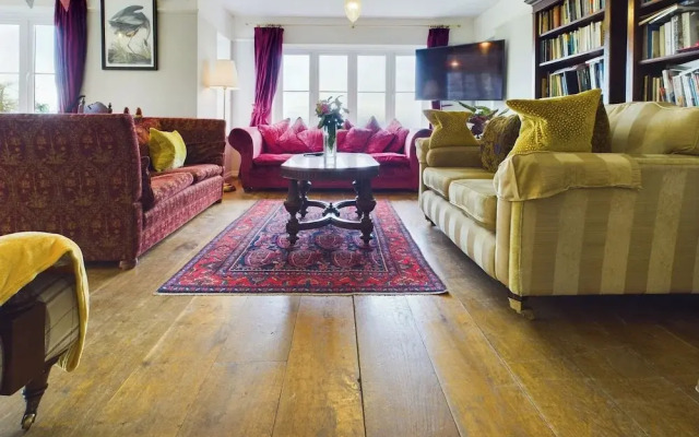 Country House-14guests-parking-hottub-amazingviews