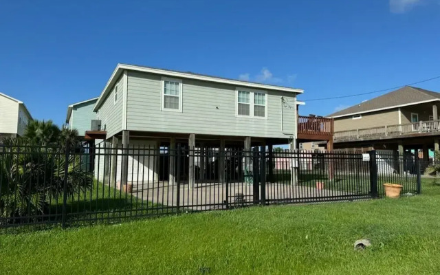 Sea Note 3 Bedroom Home by RedAwning