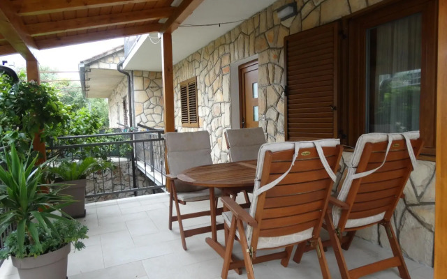 Vibo - parking and barbecue - A2 Vinka 2(4)