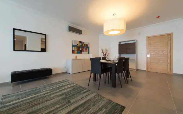 Seafront Luxury Apartment With Pool