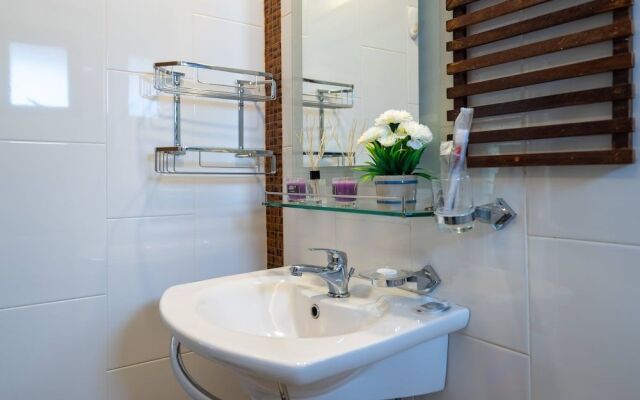 Bright Luxury Villa W Garden Pool & Sauna