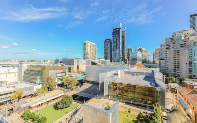 2 Bedroom Modern Apartment in Chatswood