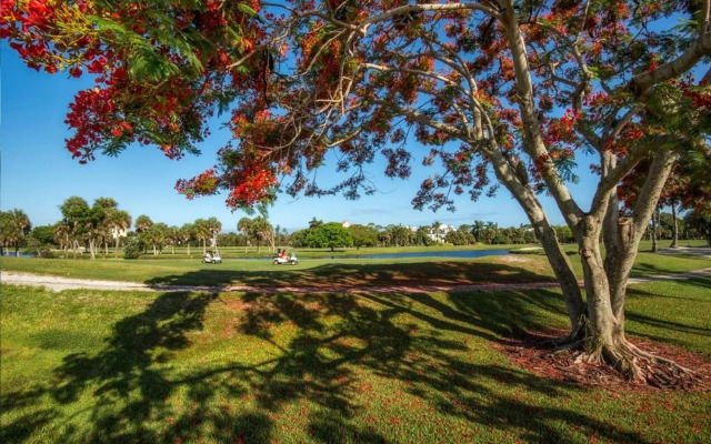 Naples Beach Club, a Four Seasons Resort
