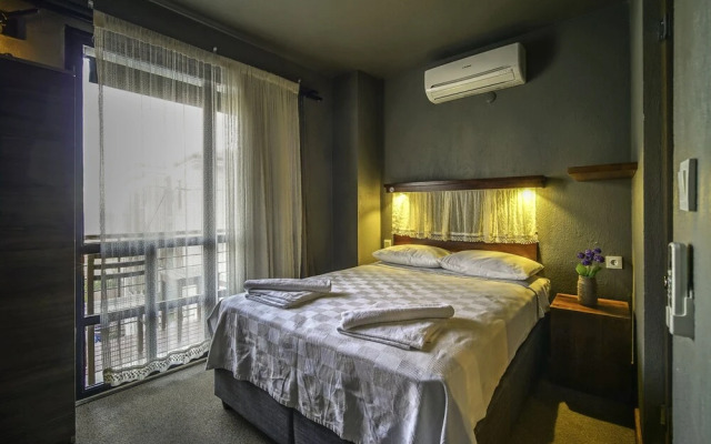 The Green Goose Hotel