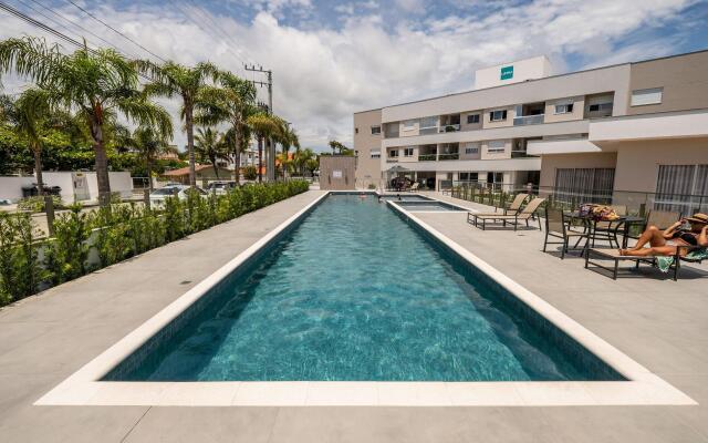 Apto c/piscina a 750m da Praia CCI105