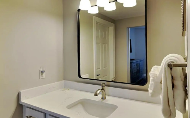 Admiral's Quarters #1208