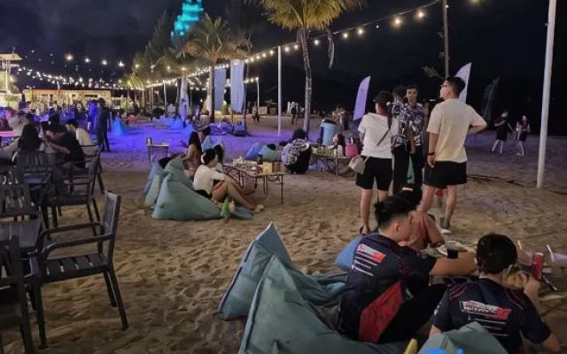 By the Sea Penang – People – Batu Ferringhi