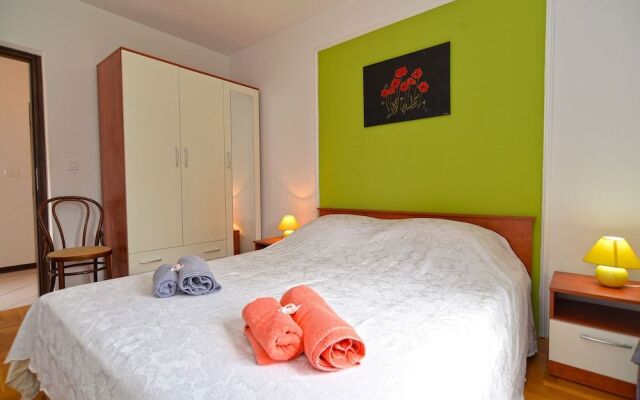 Apartment 739