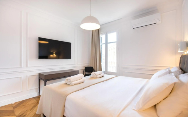 Majestic 4BR/4BATH apartment in Sagrada Familia area