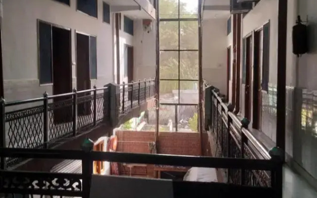 Bhagwan Guest House