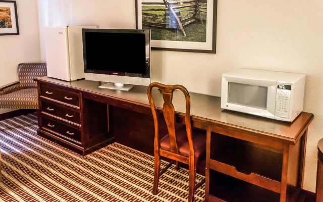 Economy Inn & Suites