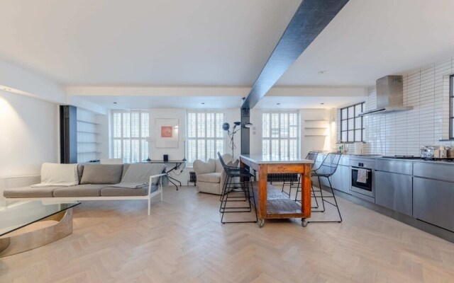 Sleek & Stylish 2BD Flat - Warren Street