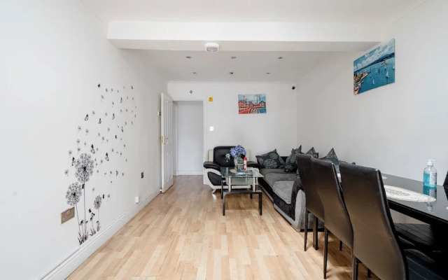 North Avenue Guest House Ltd, Heathrow Airport-Free Parking