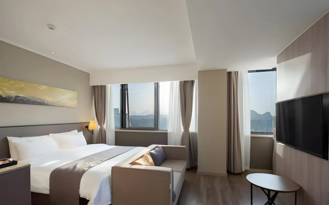 Homeinn Plus Hotel (Guilin Railway Station Xiangbishan Park)