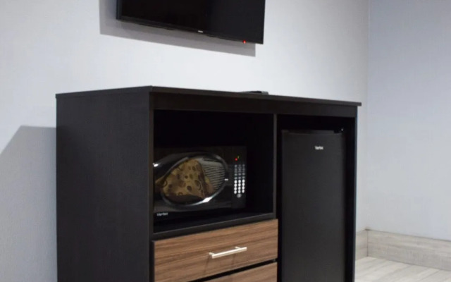 Willow Tree Inn  Suites