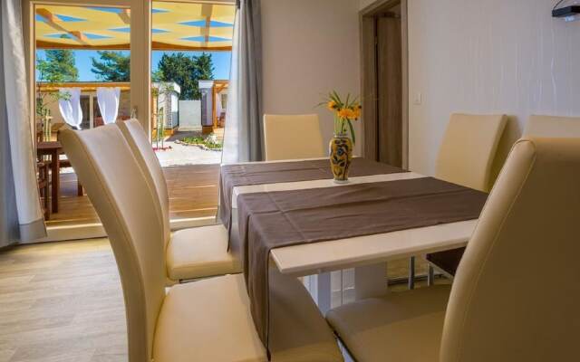 Modern Mobile Home in Dobropoljana With Terrace