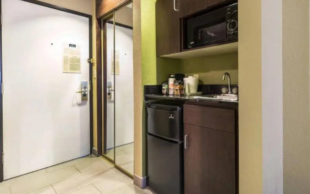 Quality Inn & Suites Columbia I-70