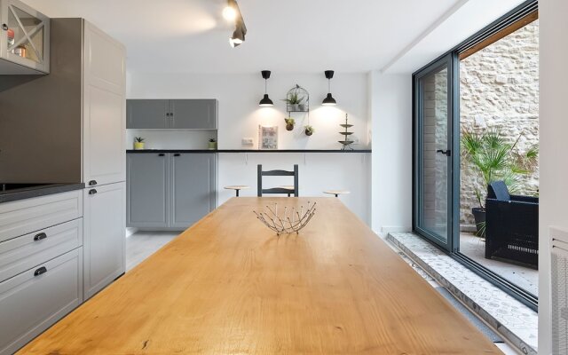 Fascinating Apartment in Bayeux With Communal Terrace/living Room and Kitchen