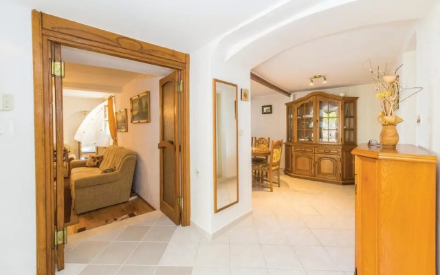 Nice Home in Kastel Kambelovac With Wifi and 4 Bedrooms