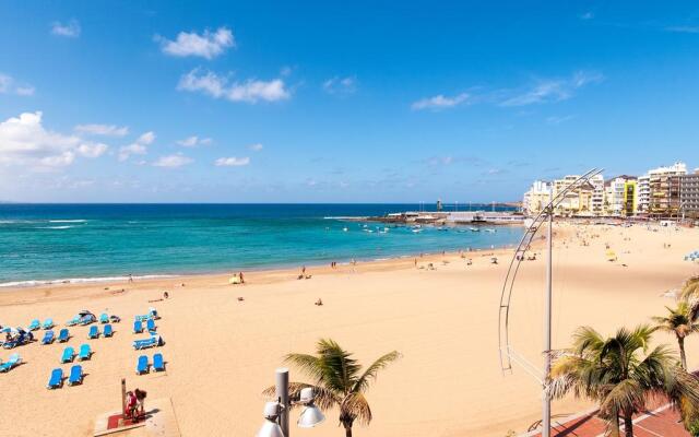 Las Canteras Seafront Apartment