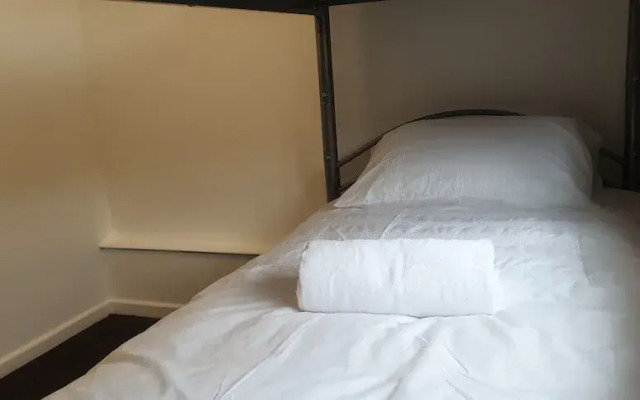 Piccadilly wharf suite